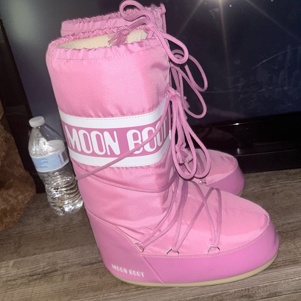 Moon boots